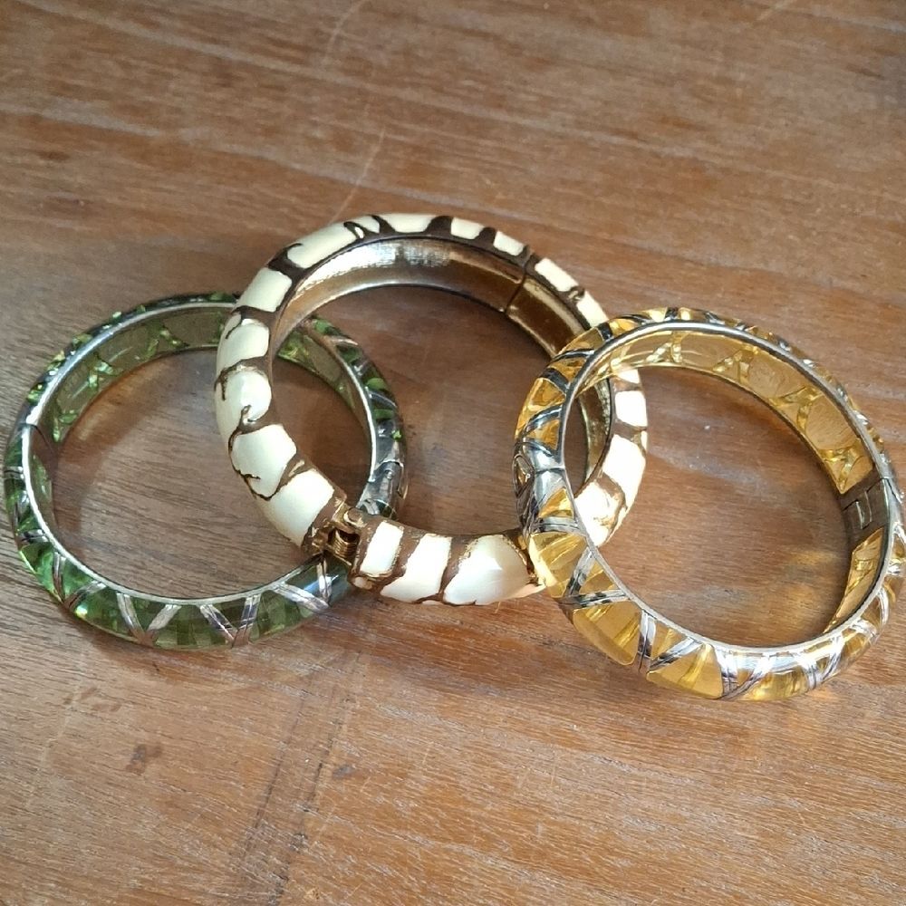Textured Gold and Green Bracelets Set